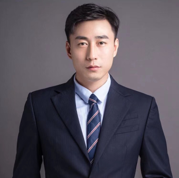 王光华 艺术总监 & 首席设计师
